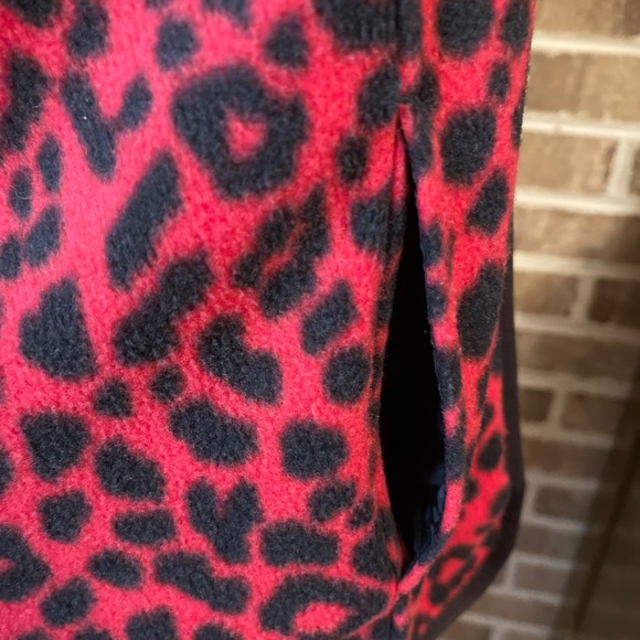 Susan Graver red/black cheetah print fleece vest - Picture 6 of 10